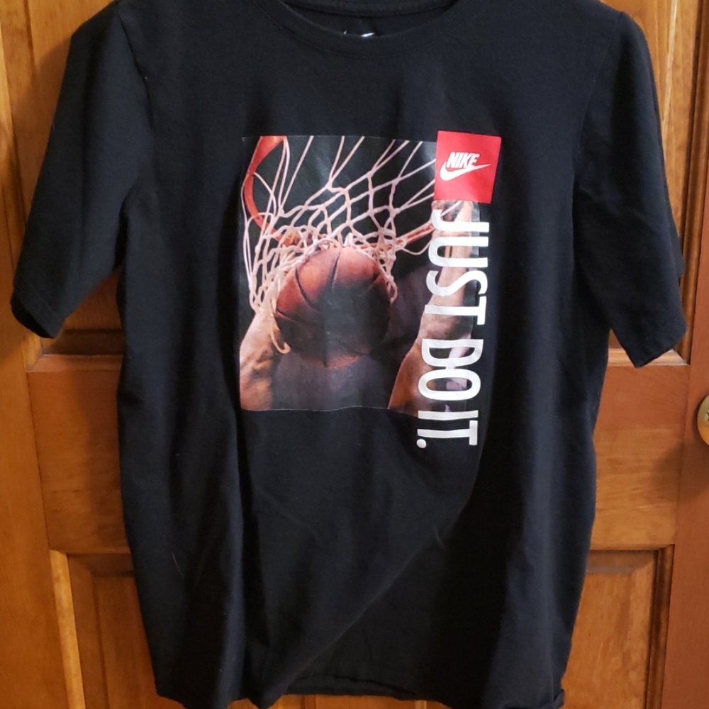 Boys nike tee